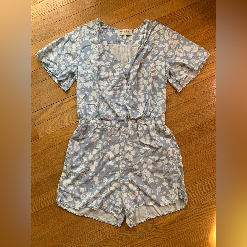 Cloth & Stone blue/white floral romper - size medium